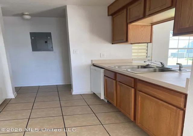 Photo 4 of Townhouse for sale at 14401 Whitney Dr, Gulfport, MS 39503 | MLS# 4160548 | Listing updated on 2026-08-29