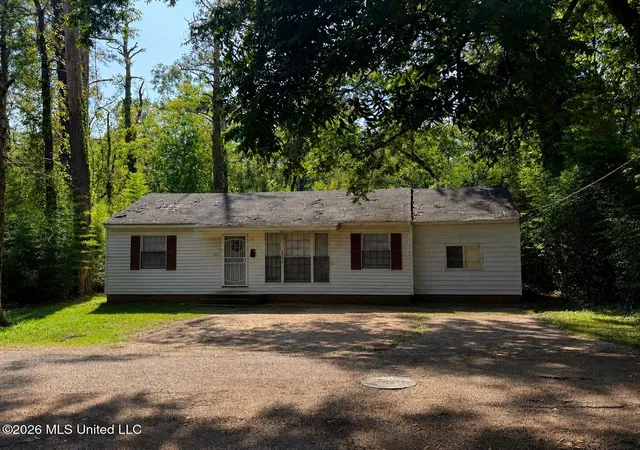 Photo 1 of Single family home for sale at 2111 Oakhurst Dr, Jackson, MS 39204 | MLS# 4160432 | Listing updated on 2026-08-26