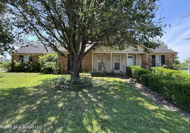 Photo 1 of Sale Pending at 10551 Oak Leaf Dr, Olive Branch, MS 38654 | MLS# 4160323 | Listing updated on 2026-08-27