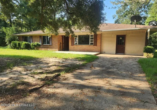 Photo 2 of Single family home for sale at 907 W Hinton Ave, Lumberton, MS 39455 | MLS# 4160325 | Listing updated on 2026-08-25