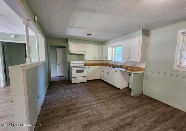 Photo 3 of Single family home for sale at 907 W Hinton Ave, Lumberton, MS 39455 | MLS# 4160325 | Listing updated on 2026-08-25
