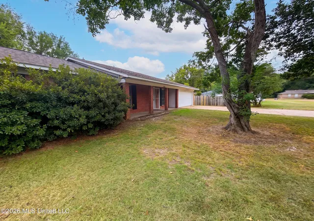 Photo 2 of Sale Pending at 5812 Cypress Trl, Jackson, MS 39211 | MLS# 4160559 | Listing updated on 2026-09-08