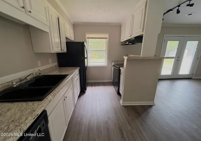 Photo 3 of Sale Pending at 5812 Cypress Trl, Jackson, MS 39211 | MLS# 4160559 | Listing updated on 2026-09-08