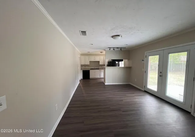 Photo 3 of Sale Pending at 5812 Cypress Trl, Jackson, MS 39211 | MLS# 4160559 | Listing updated on 2026-09-08