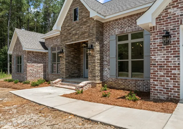 Photo 2 of Single family home for sale at 6 Shadow Ridge Dr, Laurel, MS 39443 | MLS# 4160382 | Listing updated on 2026-08-31