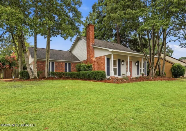 Photo 3 of Single family home for sale at 110 Honeysuckle Ln, Ridgeland, MS 39157 | MLS# 4160396 | Listing updated on 2026-09-21