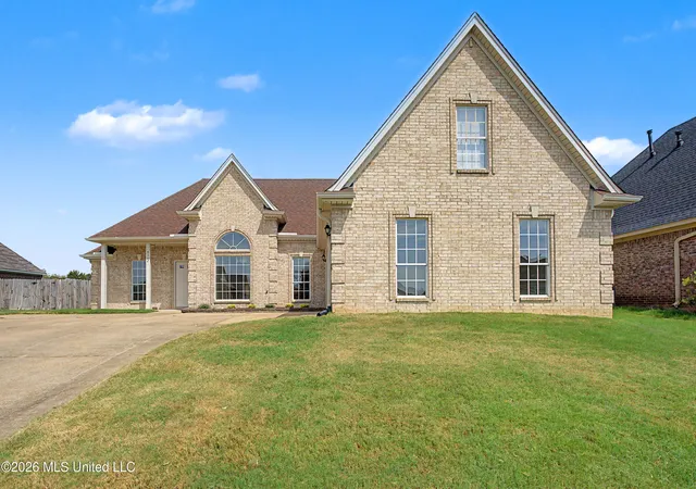 Photo 2 of Sale Pending at 8402 Inverness Dr, Southaven, MS 38672 | MLS# 4160393 | Listing updated on 2026-08-28