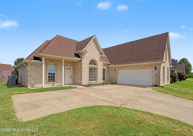 Photo 3 of Sale Pending at 8402 Inverness Dr, Southaven, MS 38672 | MLS# 4160393 | Listing updated on 2026-08-28