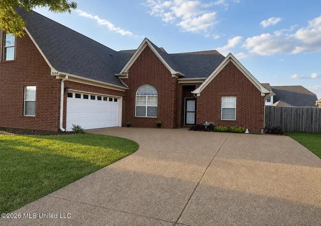 Photo 2 of Sale Pending at 3158 S Pinetree Loop, Southaven, MS 38672 | MLS# 4160405 | Listing updated on 2026-09-09