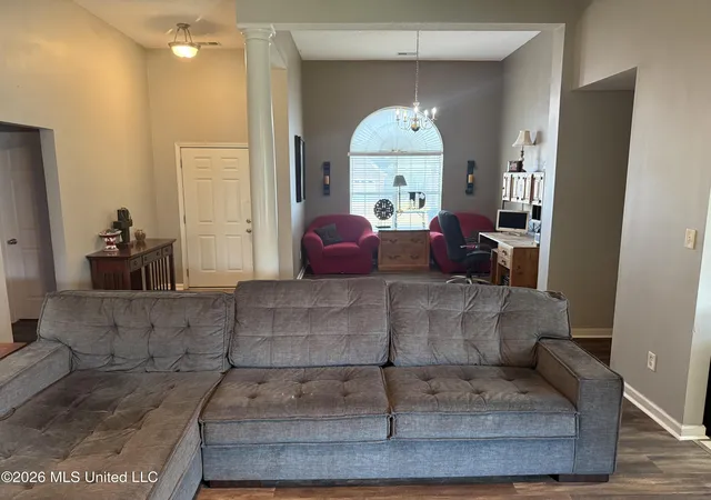 Photo 4 of Sale Pending at 3158 S Pinetree Loop, Southaven, MS 38672 | MLS# 4160405 | Listing updated on 2026-09-09