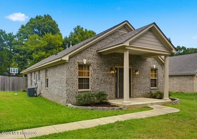 Photo 1 of Sale Pending at 121 Woolfolk Rd, Senatobia, MS 38668 | MLS# 4160969 | Listing updated on 2026-09-04