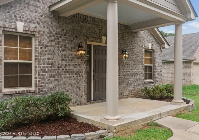 Photo 2 of Sale Pending at 121 Woolfolk Rd, Senatobia, MS 38668 | MLS# 4160969 | Listing updated on 2026-09-04