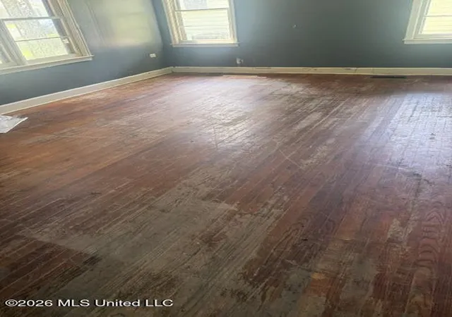 Photo 2 of Single family home for sale at 370 E College Ave, Holly Springs, MS 38635 | MLS# 4160431 | Listing updated on 2026-08-26