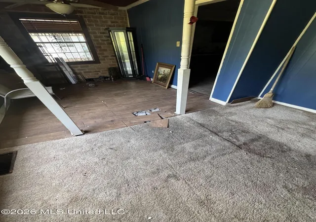Photo 4 of Single family home for sale at 2894 Woodside Dr, Jackson, MS 39212 | MLS# 4160473 | Listing updated on 2026-09-21