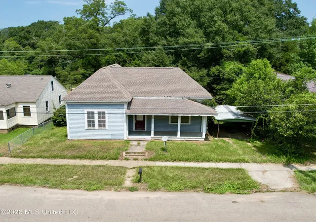 Photo 1 of Single family home for sale at 530 W New York Ave, Mc Comb, MS 39648 | MLS# 4160628 | Listing updated on 2026-08-27