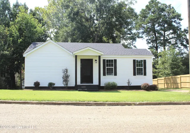Photo 1 of Single family home for sale at 216 6th Ave, Magee, MS 39111 | MLS# 4160885 | Listing updated on 2026-09-08