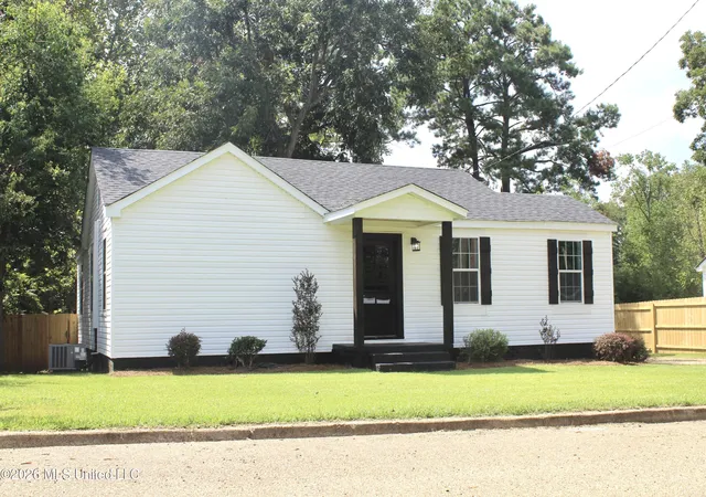 Photo 2 of Single family home for sale at 216 6th Ave, Magee, MS 39111 | MLS# 4160885 | Listing updated on 2026-09-08