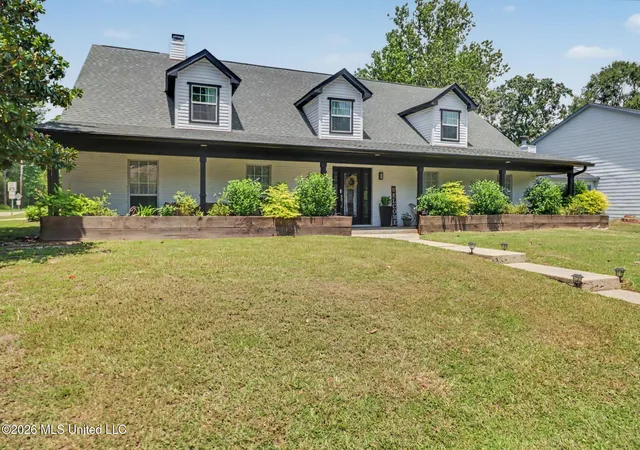 Photo 3 of Single family home for sale at 451 Cove Dr, Biloxi, MS 39531 | MLS# 4160582 | Listing updated on 2026-09-17