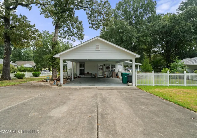 Photo 3 of Single family home for sale at 1229 Wheelock St, Mc Comb, MS 39648 | MLS# 4160504 | Listing updated on 2026-09-11