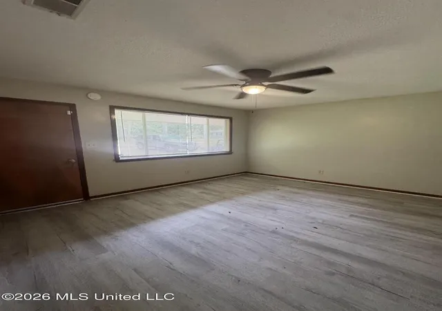 Photo 2 of Single family home for sale at 3139 Charleston Dr, Jackson, MS 39212 | MLS# 4160587 | Listing updated on 2026-08-28