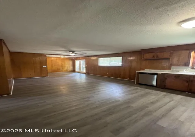 Photo 3 of Single family home for sale at 3139 Charleston Dr, Jackson, MS 39212 | MLS# 4160587 | Listing updated on 2026-08-28