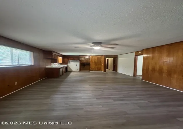 Photo 3 of Single family home for sale at 3139 Charleston Dr, Jackson, MS 39212 | MLS# 4160587 | Listing updated on 2026-08-28