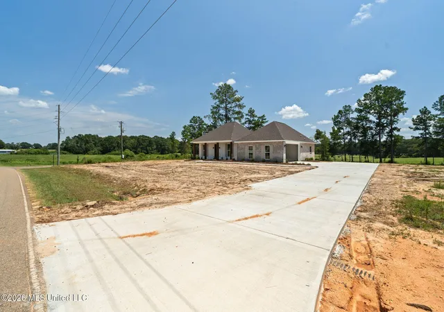Photo 2 of Sale Pending at 616 Hickory Grv Rd, Sumrall, MS 39482 | MLS# 4161025 | Listing updated on 2026-09-08