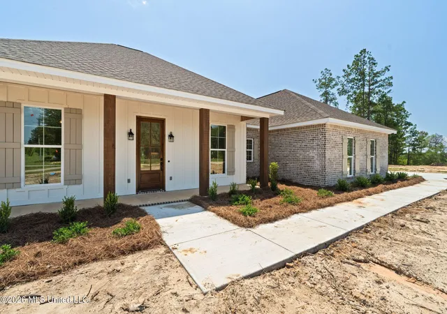 Photo 4 of Sale Pending at 616 Hickory Grv Rd, Sumrall, MS 39482 | MLS# 4161025 | Listing updated on 2026-09-08