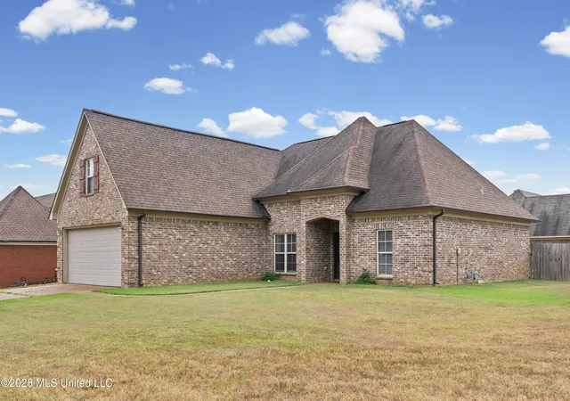 Photo 3 of Single family home for sale at 900 Falcon St, Senatobia, MS 38668 | MLS# 4160560 | Listing updated on 2026-09-19