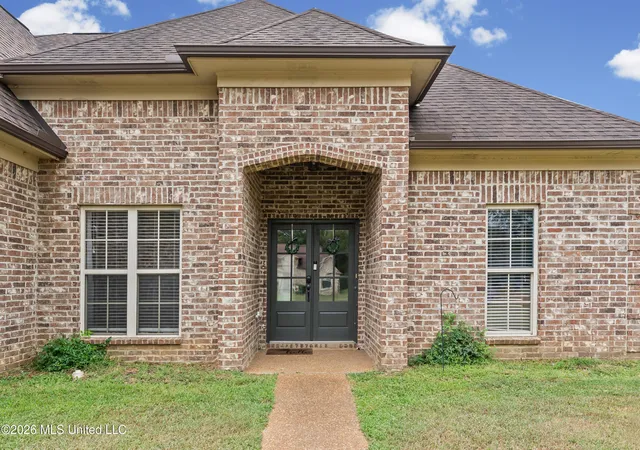 Photo 3 of Sale Pending at 900 Falcon St, Senatobia, MS 38668 | MLS# 4160560 | Listing updated on 2026-10-08