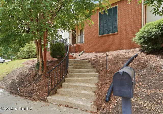 Photo 3 of Sale Pending at 37 Village Green Cir, Jackson, MS 39211 | MLS# 4160727 | Listing updated on 2026-09-02
