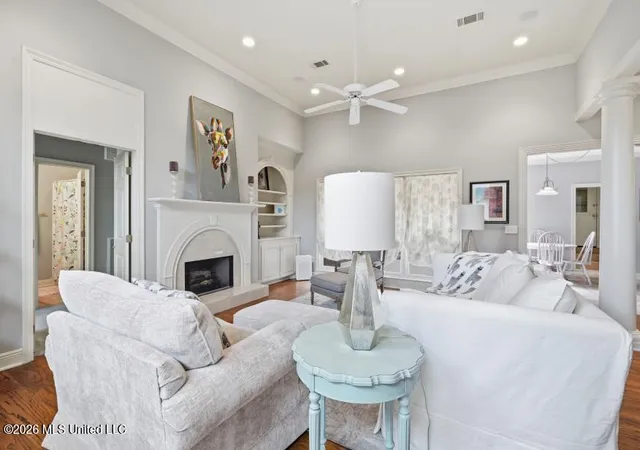 Photo 4 of Sale Pending at 37 Village Green Cir, Jackson, MS 39211 | MLS# 4160727 | Listing updated on 2026-09-02