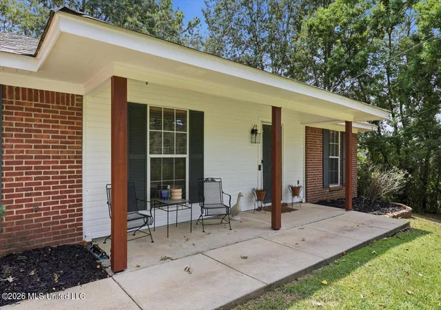 Photo 3 of Sale Pending at 185 Vine Dr, Brandon, MS 39047 | MLS# 4160672 | Listing updated on 2026-08-31