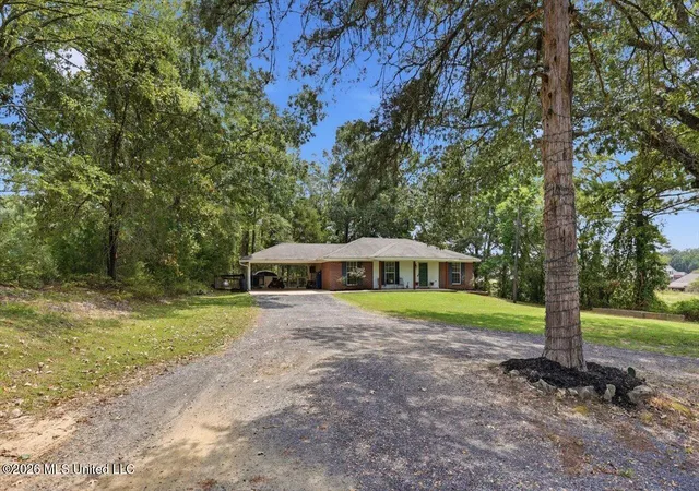 Photo 3 of Sale Pending at 185 Vine Dr, Brandon, MS 39047 | MLS# 4160672 | Listing updated on 2026-08-31