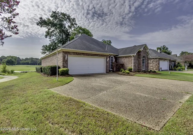 Photo 3 of Single family home for sale at 381 Bradford Dr, Brandon, MS 39047 | MLS# 4160766 | Listing updated on 2026-09-25