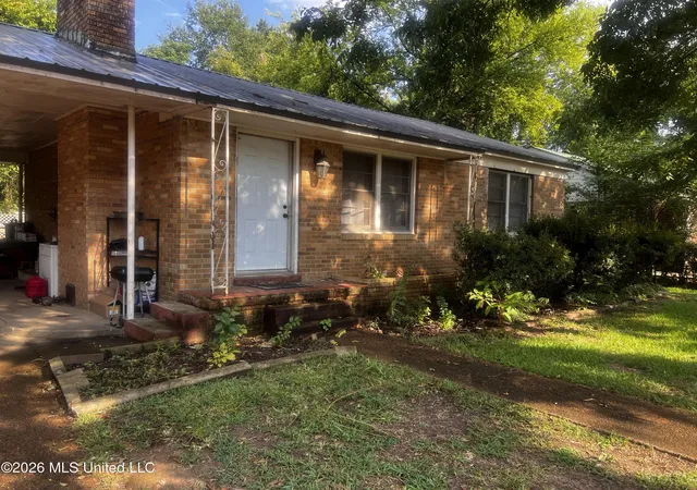 Photo 1 of Single family home for sale at 142 N College St, Pontotoc, MS 38863 | MLS# 4160651 | Listing updated on 2026-09-16