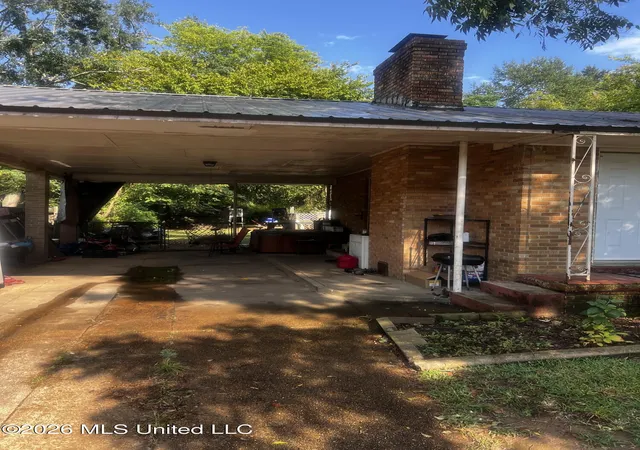 Photo 3 of Single family home for sale at 142 N College St, Pontotoc, MS 38863 | MLS# 4160651 | Listing updated on 2026-09-16