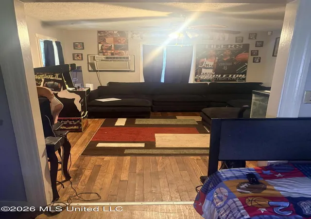 Photo 2 of Single family home for sale at 284 S Redwood Ave, Jackson, MS 39209 | MLS# 4160576 | Listing updated on 2026-08-27