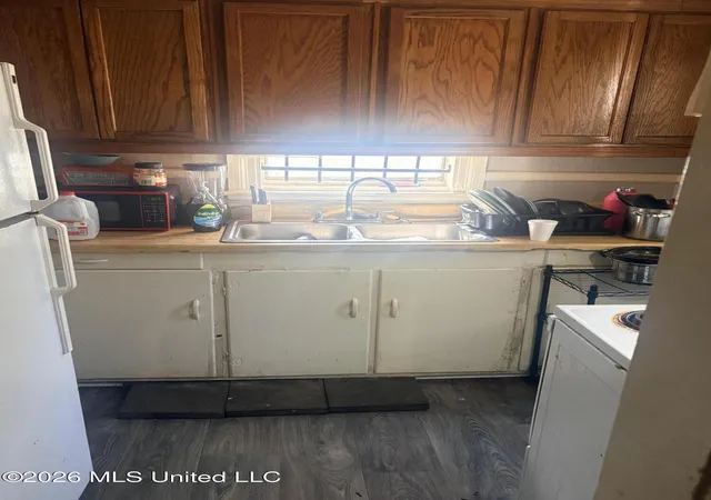 Photo 3 of Single family home for sale at 284 S Redwood Ave, Jackson, MS 39209 | MLS# 4160576 | Listing updated on 2026-08-27