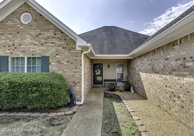 Photo 2 of Single family home for sale at 301 Patrick Farms Dr, Pearl, MS 39208 | MLS# 4160620 | Listing updated on 2026-10-13