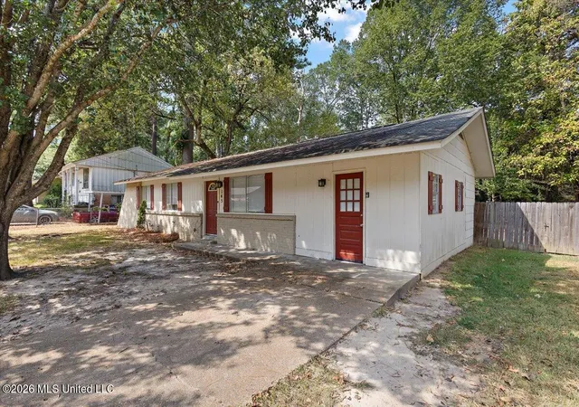 Photo 3 of Single family home for sale at 145 W Lisa Dr, Pearl, MS 39208 | MLS# 4160635 | Listing updated on 2026-10-15