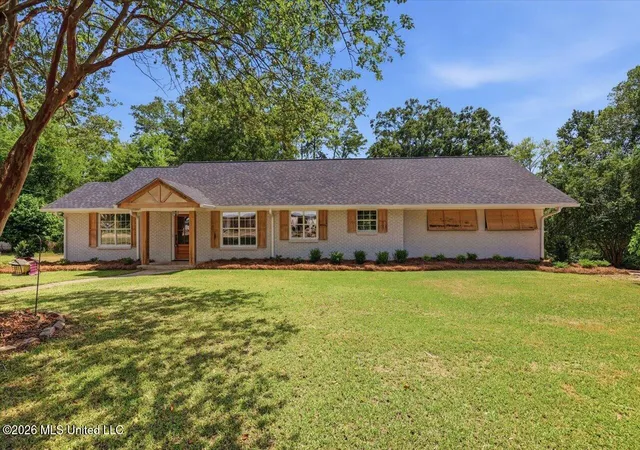 Photo 1 of Sale Pending at 210 W Laurel Ave, Mendenhall, MS 39114 | MLS# 4160678 | Listing updated on 2026-09-10