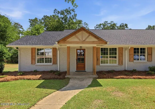 Photo 2 of Sale Pending at 210 W Laurel Ave, Mendenhall, MS 39114 | MLS# 4160678 | Listing updated on 2026-09-10