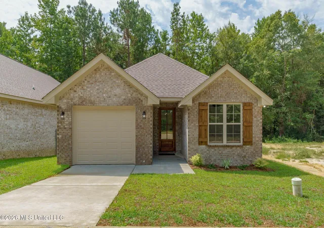 Photo 1 of Single family home for sale at 80 Riviera Dr, Hattiesburg, MS 39402 | MLS# 4160569 | Listing updated on 2026-08-27