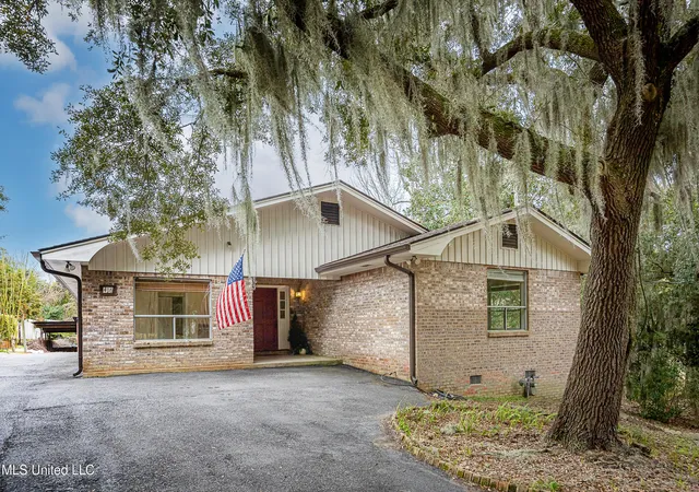 Photo 1 of Single family home for sale at 416 Jackson Ave, Ocean Springs, MS 39564 | MLS# 4160567 | Listing updated on 2026-08-27