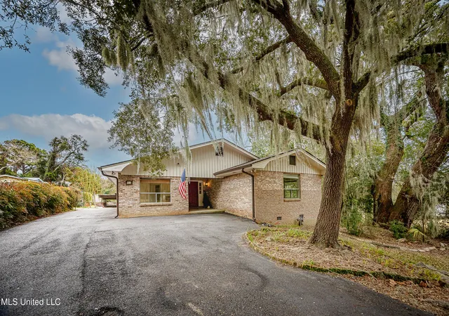 Photo 2 of Single family home for sale at 416 Jackson Ave, Ocean Springs, MS 39564 | MLS# 4160567 | Listing updated on 2026-08-27