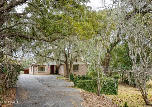 Photo 3 of Single family home for sale at 416 Jackson Ave, Ocean Springs, MS 39564 | MLS# 4160567 | Listing updated on 2026-08-27
