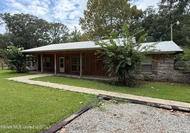 Photo 2 of Single family home for sale at 411 Drysdale Rd, Carthage, MS 39051 | MLS# 4160773 | Listing updated on 2026-08-28