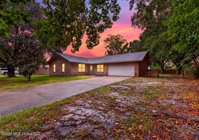 Photo 3 of Single family home for sale at 2320 Lynn Ave, Gulfport, MS 39503 | MLS# 4160636 | Listing updated on 2026-08-27