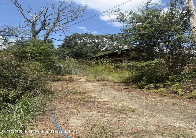 Photo 2 of Single family home for sale at 214 Banks St, Hazlehurst, MS 39083 | MLS# 4160856 | Listing updated on 2026-08-29